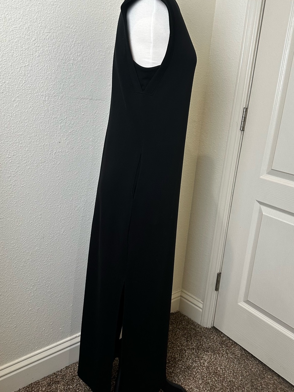 Elegant Black V-Neck Maxi Dress